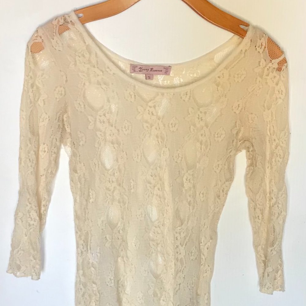 VERY PRETTY LACE TOP
